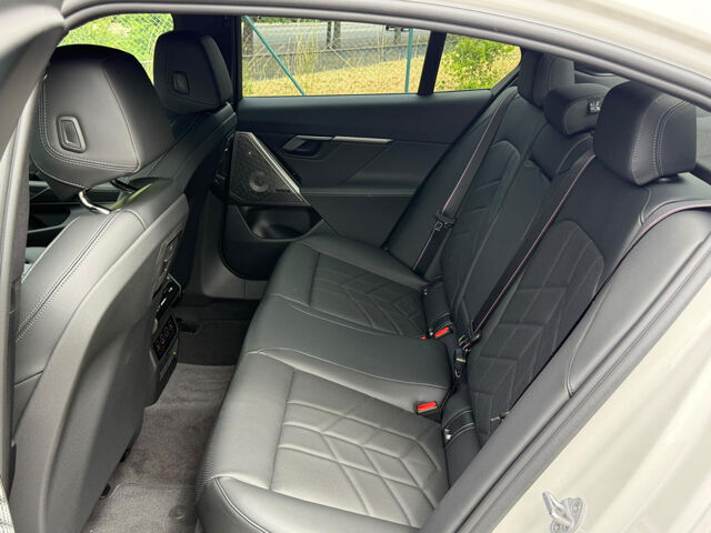 BMW 550 e xDrive Sportpaket HUD Navi LED Vollleder Klima PDC el. Fenster Ansicht 11 für Fahrzeugdetailseite