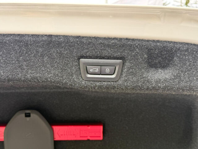 BMW 550 e xDrive Sportpaket HUD Navi LED Vollleder Klima PDC el. Fenster Ansicht 13 für Fahrzeugdetailseite