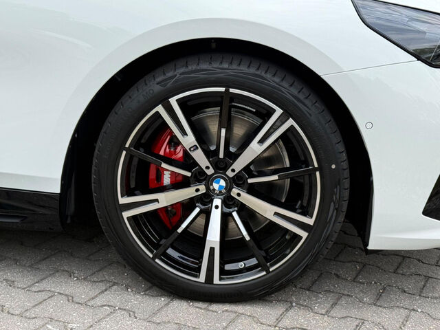 BMW 550 e xDrive Sportpaket HUD Navi LED Vollleder Klima PDC el. Fenster Ansicht 8 für Fahrzeugdetailseite
