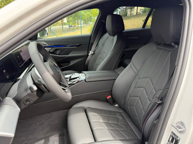 BMW 550 e xDrive Sportpaket HUD Navi LED Vollleder Klima PDC el. Fenster Ansicht 9 für Fahrzeugdetailseite