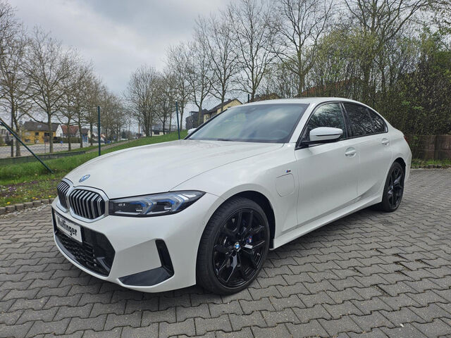 BMW 330 e M Sport HUD SurView GlasD.Har/Kar.AHK 19 Sportpaket Bluetooth Navi LED Klima Aktivlenkung Stand Ansicht 2 für Fahrzeugdetailseite