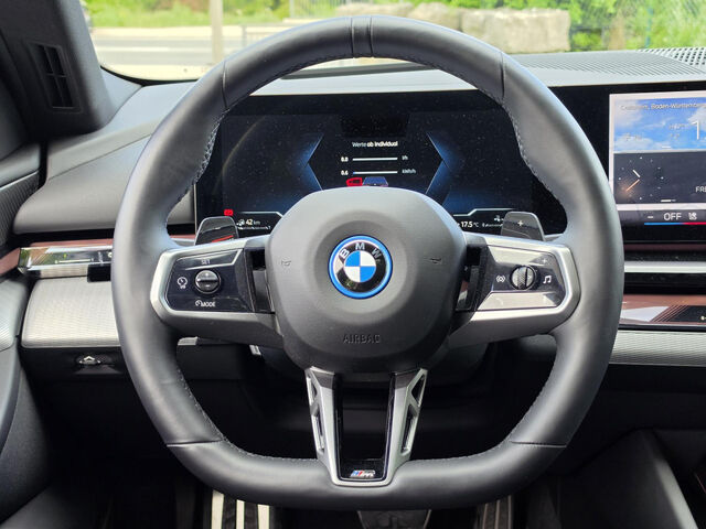 BMW 550 e M Sport IntAktL.PanoD.AutoBahn.AHK Fin1,99 Sportpaket Bluetooth HUD Navi LED Klima Aktivlenkung Ansicht 12 für Fahrzeugdetailseite