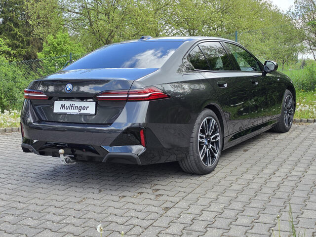 BMW 550 e M Sport IntAktL.PanoD.AutoBahn.AHK Fin1,99 Sportpaket Bluetooth HUD Navi LED Klima Aktivlenkung Ansicht 6 für Fahrzeugdetailseite