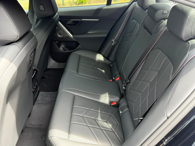 BMW 550 e xDrive Sportpaket Navi LED Vollleder Klima PDC Ansicht 11 für Fahrzeugdetailseite