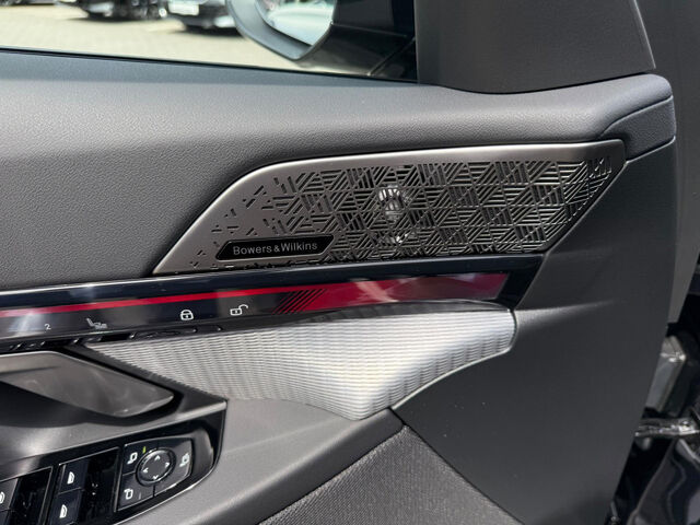 BMW 550 e xDrive Sportpaket Navi LED Vollleder Klima PDC Ansicht 14 für Fahrzeugdetailseite