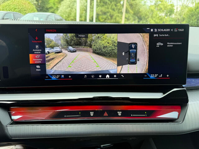 BMW 550 e xDrive Sportpaket Navi LED Vollleder Klima PDC Ansicht 15 für Fahrzeugdetailseite