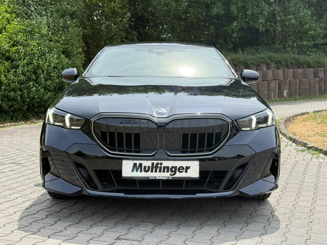 BMW 550 e xDrive Sportpaket Navi LED Vollleder Klima PDC Ansicht 3 für Fahrzeugdetailseite