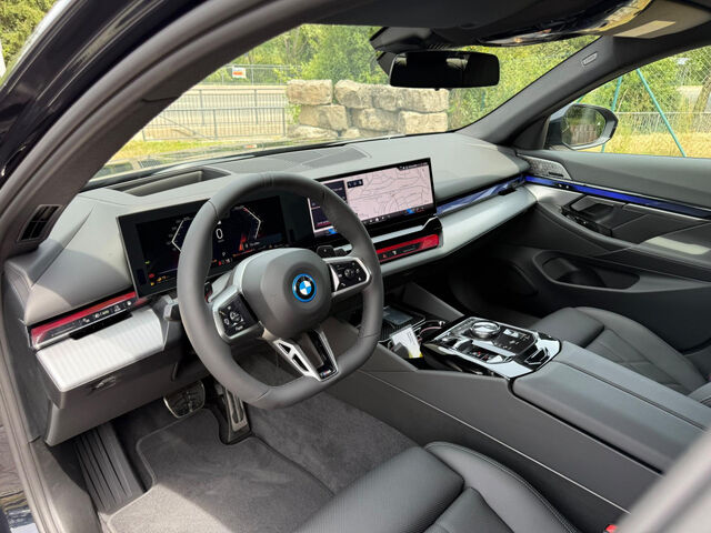 BMW 550 e xDrive Sportpaket Navi LED Vollleder Klima PDC Ansicht 9 für Fahrzeugdetailseite