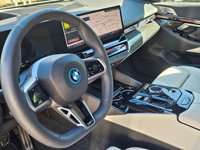 BMW 550 e xDr.T.M Sport PRO IntAktL.PanoD.B+W.AHK 21 Sportpaket Bluetooth HUD Navi LED Klima Aktivlenkung Ansicht 12 für Fahrzeugdetailseite