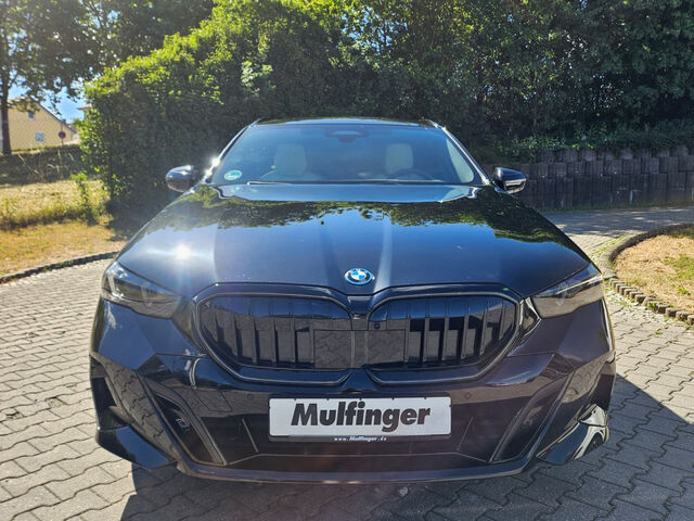 BMW 550 e xDr.T.M Sport PRO IntAktL.PanoD.B+W.AHK 21 Sportpaket Bluetooth HUD Navi LED Klima Aktivlenkung Ansicht 3 für Fahrzeugdetailseite