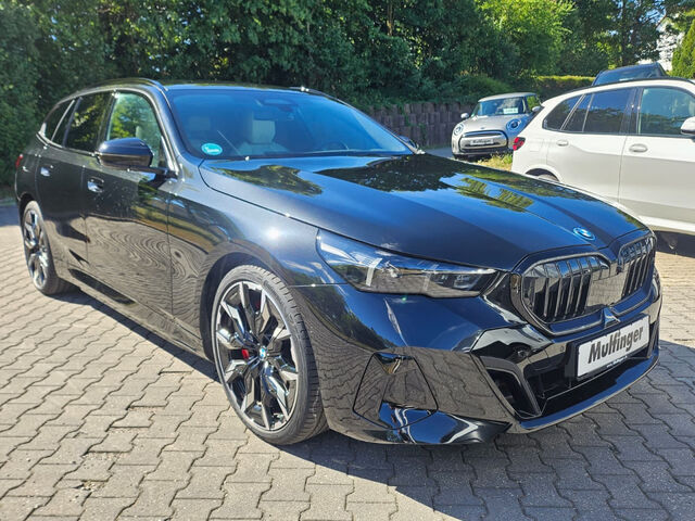 BMW 550 e xDr.T.M Sport PRO IntAktL.PanoD.B+W.AHK 21 Sportpaket Bluetooth HUD Navi LED Klima Aktivlenkung Ansicht 4 für Fahrzeugdetailseite