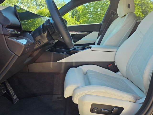 BMW 550 e xDr.T.M Sport PRO IntAktL.PanoD.B+W.AHK 21 Sportpaket Bluetooth HUD Navi LED Klima Aktivlenkung Ansicht 9 für Fahrzeugdetailseite