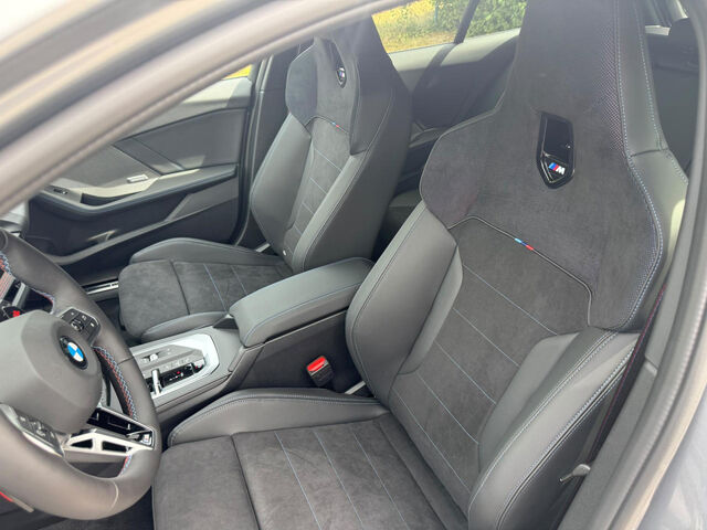 BMW M135 xDrive Sportpaket HUD Navi LED Klima PDC Ansicht 10 für Fahrzeugdetailseite