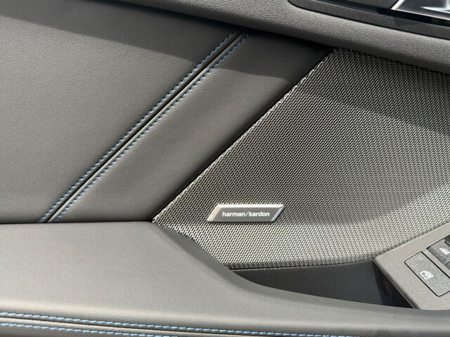 BMW M135 xDrive Sportpaket HUD Navi LED Klima PDC Ansicht 12 für Fahrzeugdetailseite