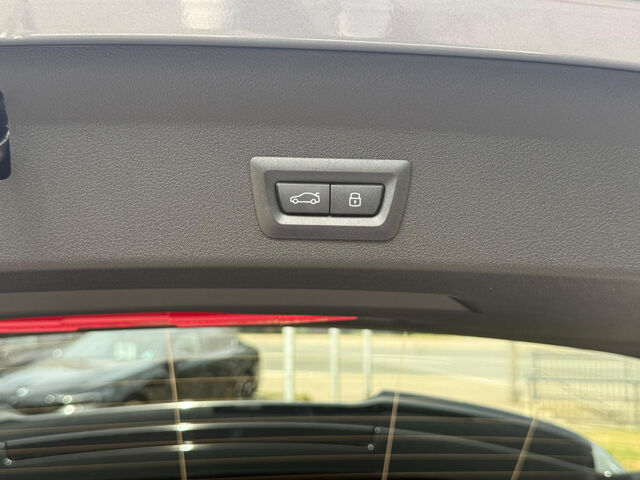 BMW M135 xDrive Sportpaket HUD Navi LED Klima PDC Ansicht 13 für Fahrzeugdetailseite