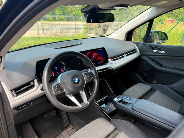 BMW 218 Active Tourer 218i ActiveT.Aut.Sports.Widscreen-Navi Fin.3,80% Bluetooth LED Klima PDC el. Fenster Ansicht 9 für Fahrzeugdetailseite