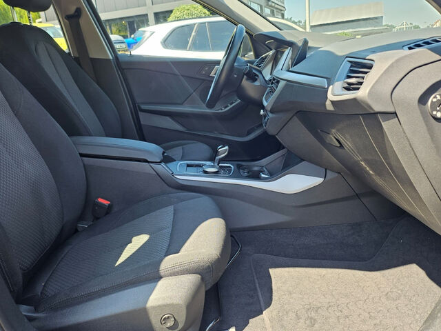 BMW 118 i Aut. LED LiveProf.DrivAss.M-Lenkrad-beheizt Bluetooth Navi Klima PDC el. Fenster Ansicht 12 für Fahrzeugdetailseite