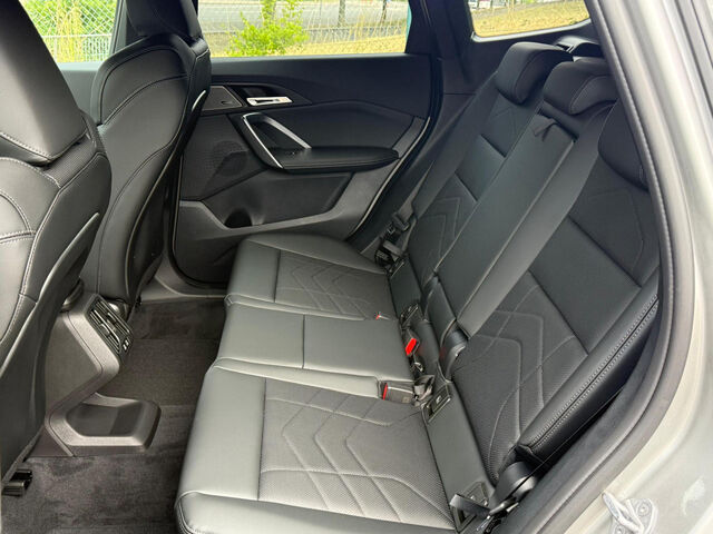 BMW X1 sDrive20i Sportpaket HUD Navi LED PDC Ansicht 11 für Fahrzeugdetailseite