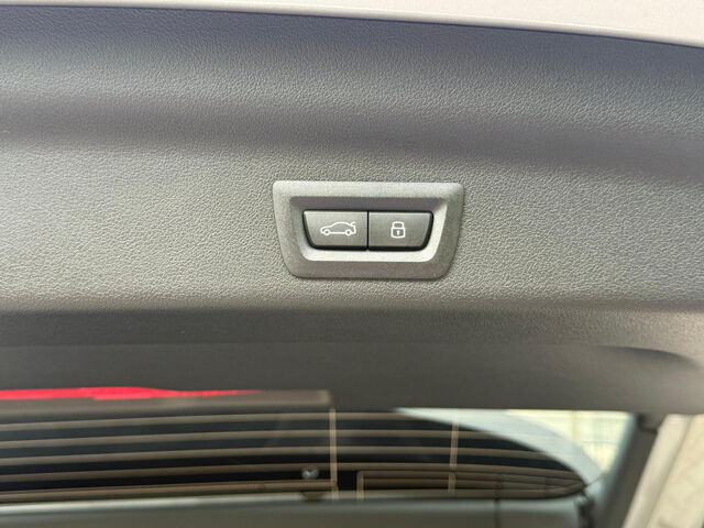 BMW X1 sDrive20i Sportpaket HUD Navi LED PDC Ansicht 13 für Fahrzeugdetailseite