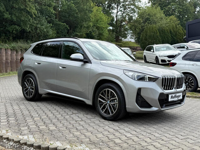BMW X1 sDrive20i Sportpaket HUD Navi LED PDC Ansicht 4 für Fahrzeugdetailseite