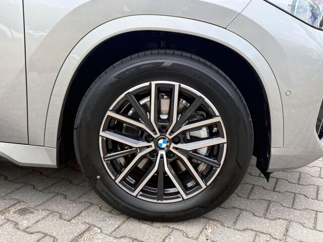 BMW X1 sDrive20i Sportpaket HUD Navi LED PDC Ansicht 8 für Fahrzeugdetailseite
