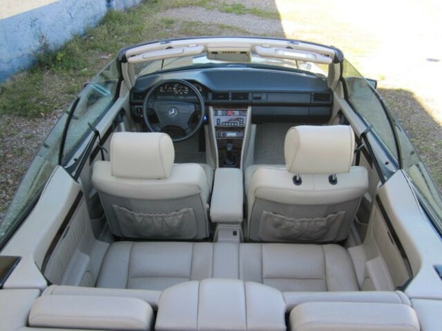 MERCEDES-BENZ E 200 Cabrio...