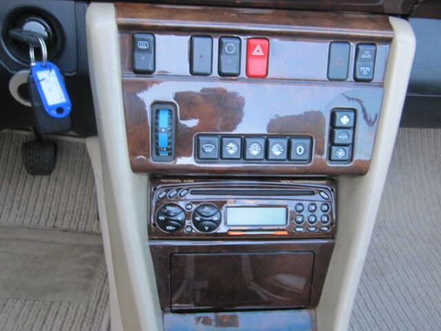 MERCEDES-BENZ E 200 Cabrio...