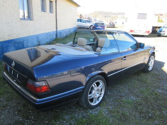MERCEDES-BENZ E 200 Cabrio...