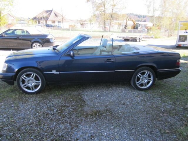 MERCEDES-BENZ E 200 Cabrio...
