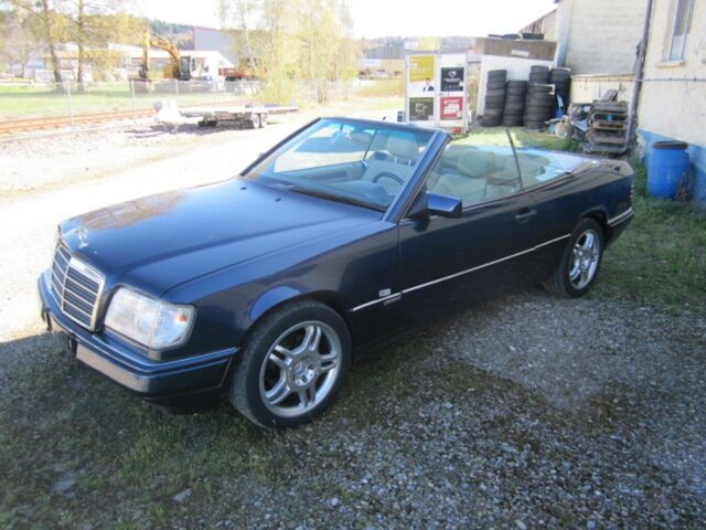 MERCEDES-BENZ E 200 Cabrio...