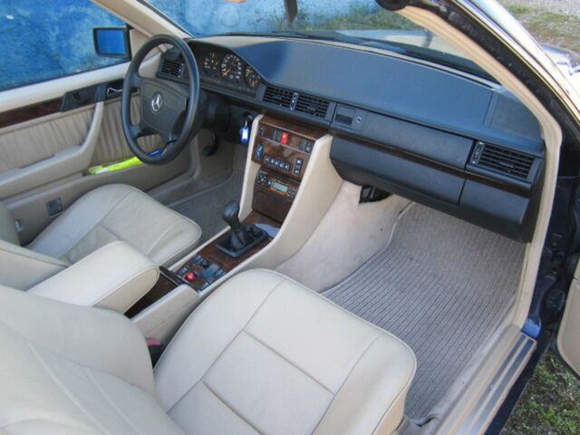 MERCEDES-BENZ E 200 Cabrio...
