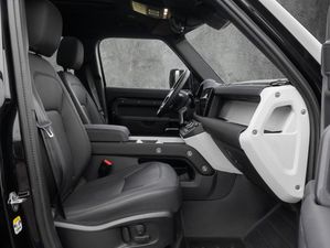 LAND ROVER Defender 110 D300