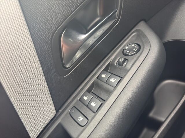 CITROEN C4 Max Hybrid 136 e-DCS6 Automatikgetriebe Ansicht 12 für Fahrzeugdetailseite