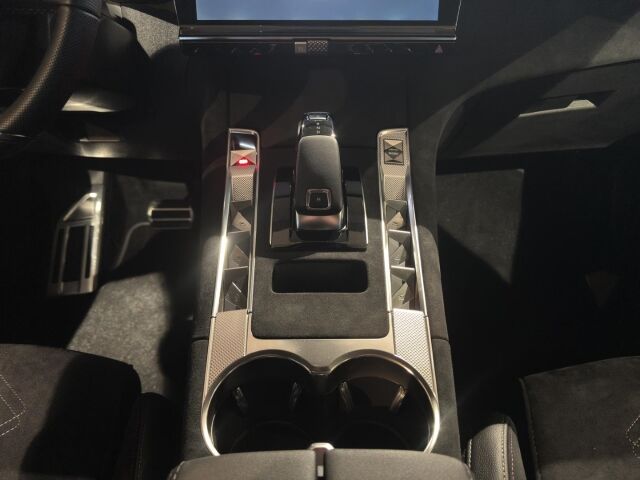 DS AUTOMOBILES DS7 Pallas BlueHDI 130 8-Gang Automatikgetriebe 96 kW Ansicht 13 für Fahrzeugdetailseite