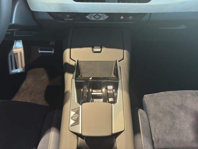 DS AUTOMOBILES No4 E-Tense Jules Verne  1-Gang Automatikgetriebe Ansicht 14 für Fahrzeugdetailseite