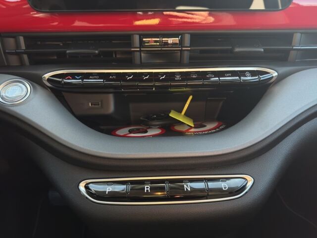 FIAT 500 Elektro RED Hatchback Neufahrzeug 42 kWh Ice Weiß Ansicht 14 für Fahrzeugdetailseite