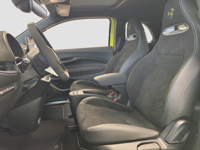 ABARTH 500 e 42 kWh Turismo- NEUWAGEN - PANORAMADACH Ansicht 9 für Fahrzeugdetailseite
