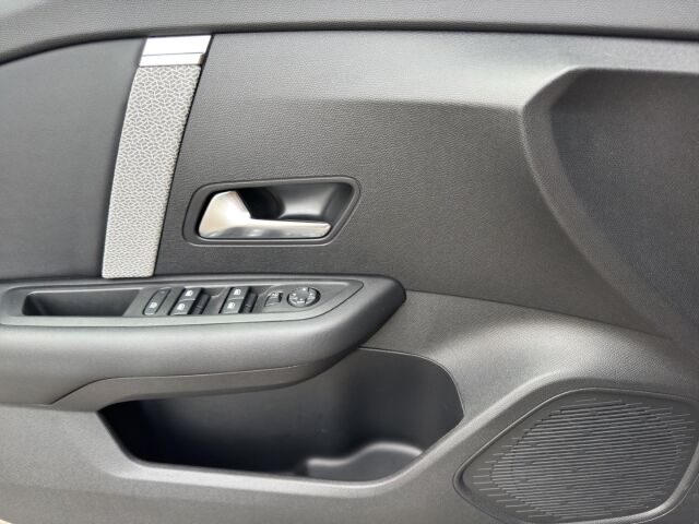 CITROEN C4 PureTech130 Stop & Start EAT8  Max  Automatikgetriebe Ansicht 12 für Fahrzeugdetailseite