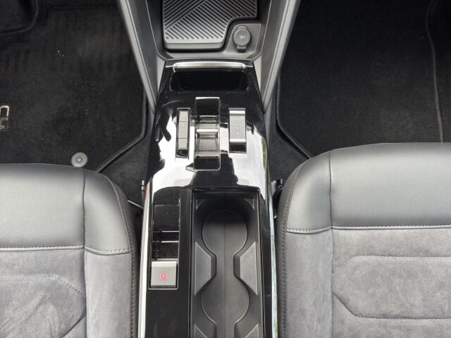 CITROEN C4 PureTech130 Stop & Start EAT8  Max  Automatikgetriebe Ansicht 14 für Fahrzeugdetailseite