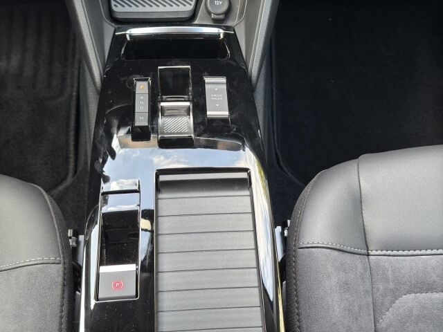 CITROEN C4 PureTech 130 Stop & Start EAT8 Max Automatikgetriebe Ansicht 14 für Fahrzeugdetailseite