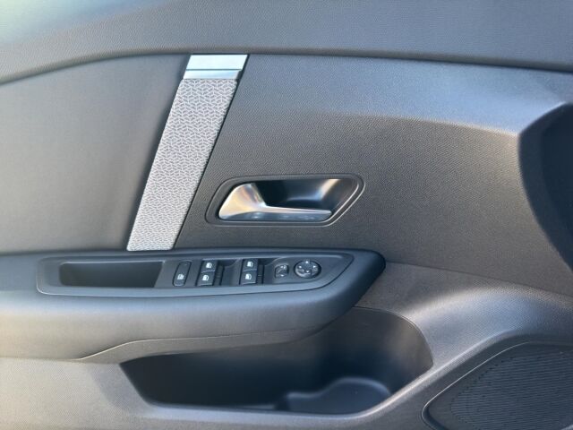 CITROEN C4 PureTech 130 Start & Stop EAT8 Max Automatikgetriebe Ansicht 12 für Fahrzeugdetailseite