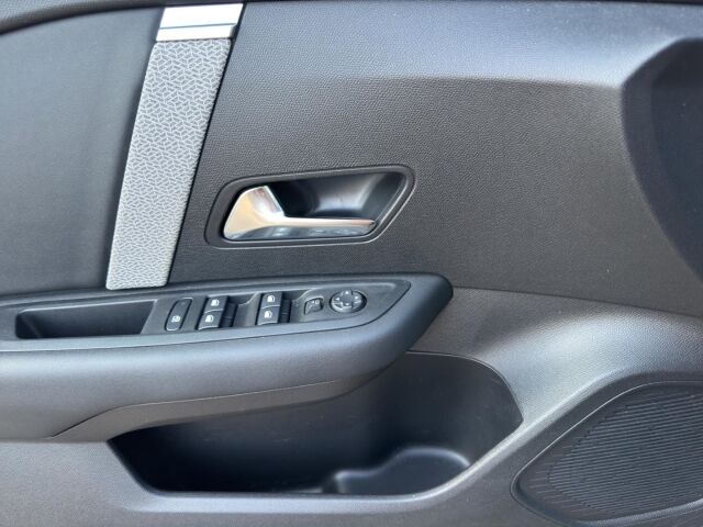 CITROEN C4 PureTech 130 Stop & Start  EAT8 Max 8 FACH BEREIFT Ansicht 12 für Fahrzeugdetailseite
