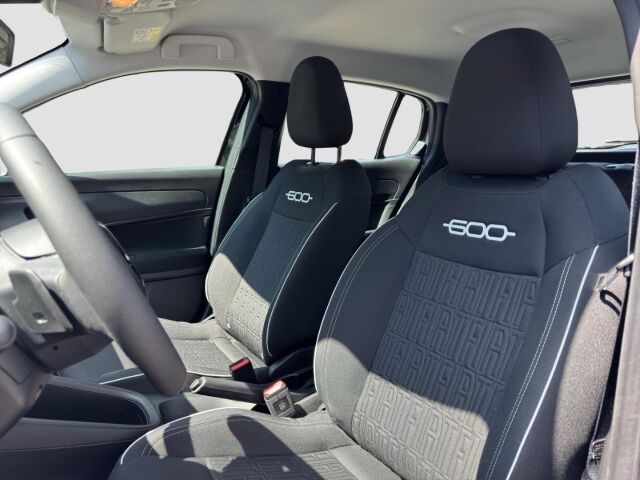 FIAT 600 Basis Hybrid 110 1.2  DCT  AUTOMATIKGETRIEBE Ansicht 9 für Fahrzeugdetailseite