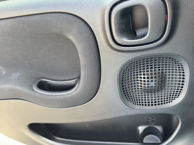 FIAT Pandina Icon Hybrid 1.0 GSE 4 6 GANG SCHALTGETRIEBE Ansicht 12 für Fahrzeugdetailseite
