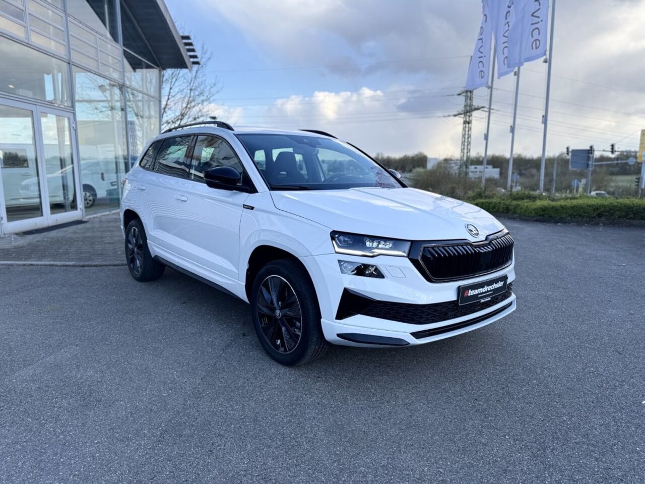 SKODA Karoq 1.5 TSI DSG Sportline +AHK+KAM+LED+NAVI