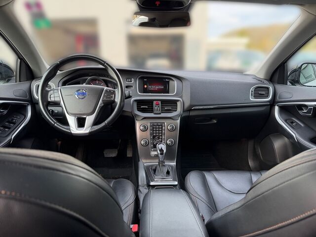 VOLVO V40 2.0 D4 Summum AHK Pano Ansicht 10 für Fahrzeugdetailseite