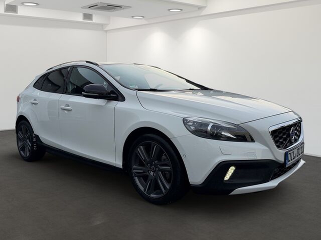 VOLVO V40 2.0 D4 Summum AHK Pano Ansicht 2 für Fahrzeugdetailseite