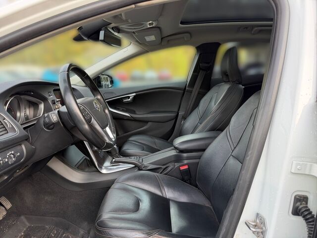 VOLVO V40 2.0 D4 Summum AHK Pano Ansicht 7 für Fahrzeugdetailseite