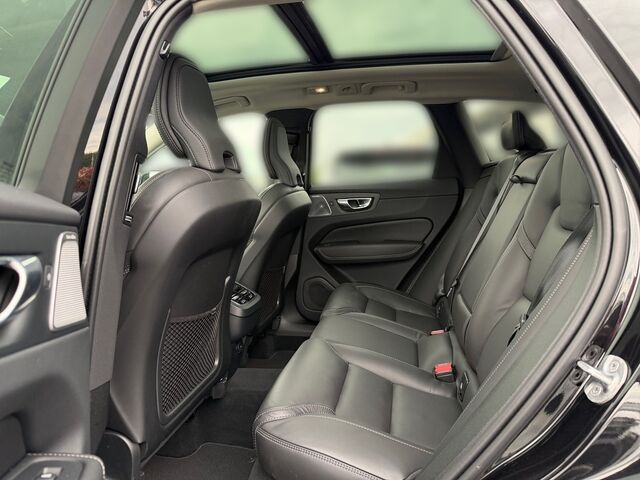 VOLVO XC60 B4 Diesel AWD Ultimate Dark HUD Pano Standh Ansicht 11 für Fahrzeugdetailseite