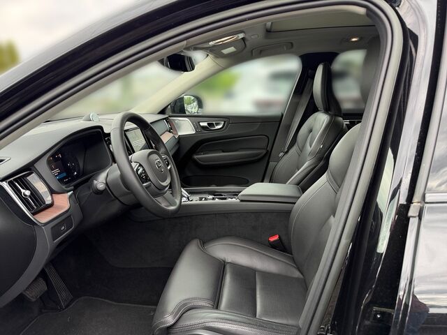 VOLVO XC60 B4 Diesel AWD Ultimate Dark HUD Pano Standh Ansicht 7 für Fahrzeugdetailseite